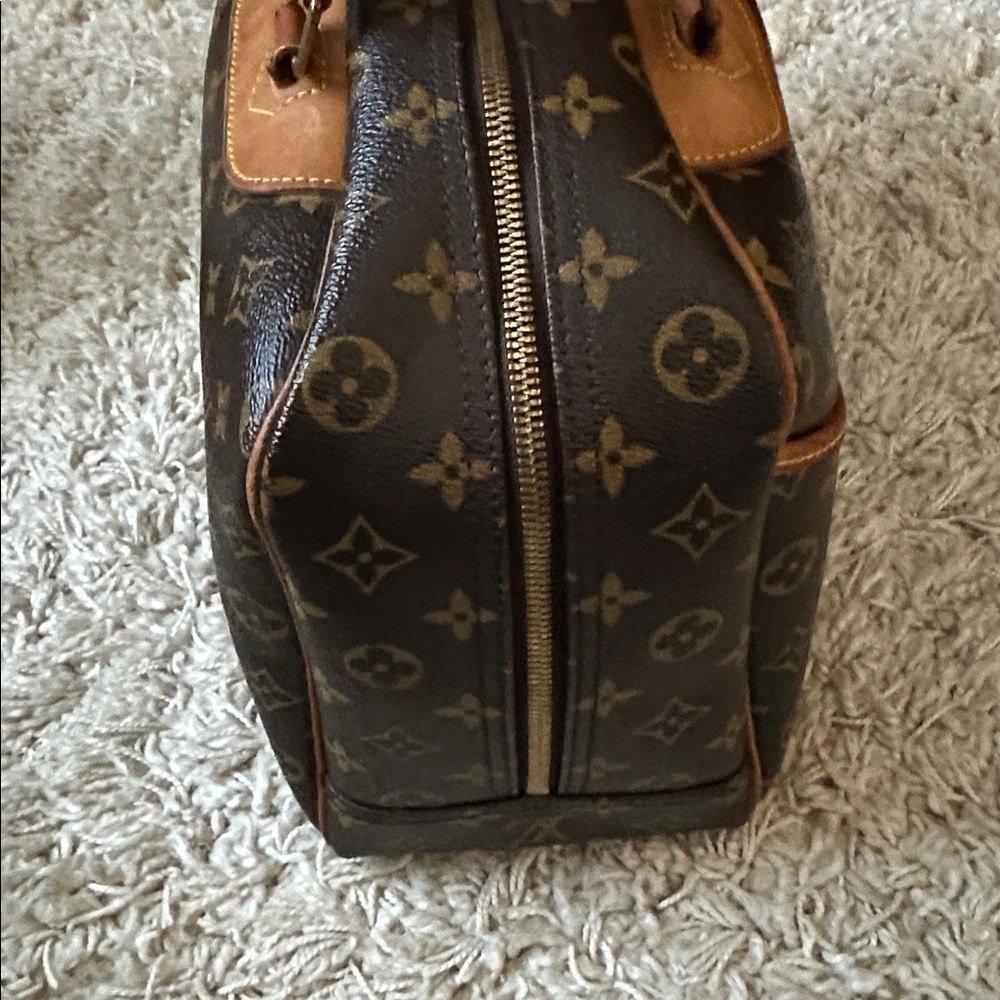 LOUIS VUITTON Deauville Monogram travel cosmetic Authentic Vintage & LV dustbag - Picture 5 of 7